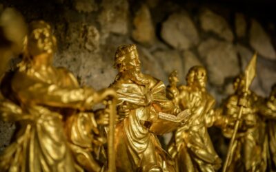 Kinyitni a templom kapuját