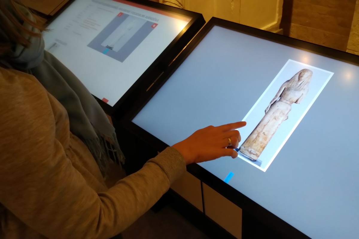 Csillagerőd interaktív érintőképernyő